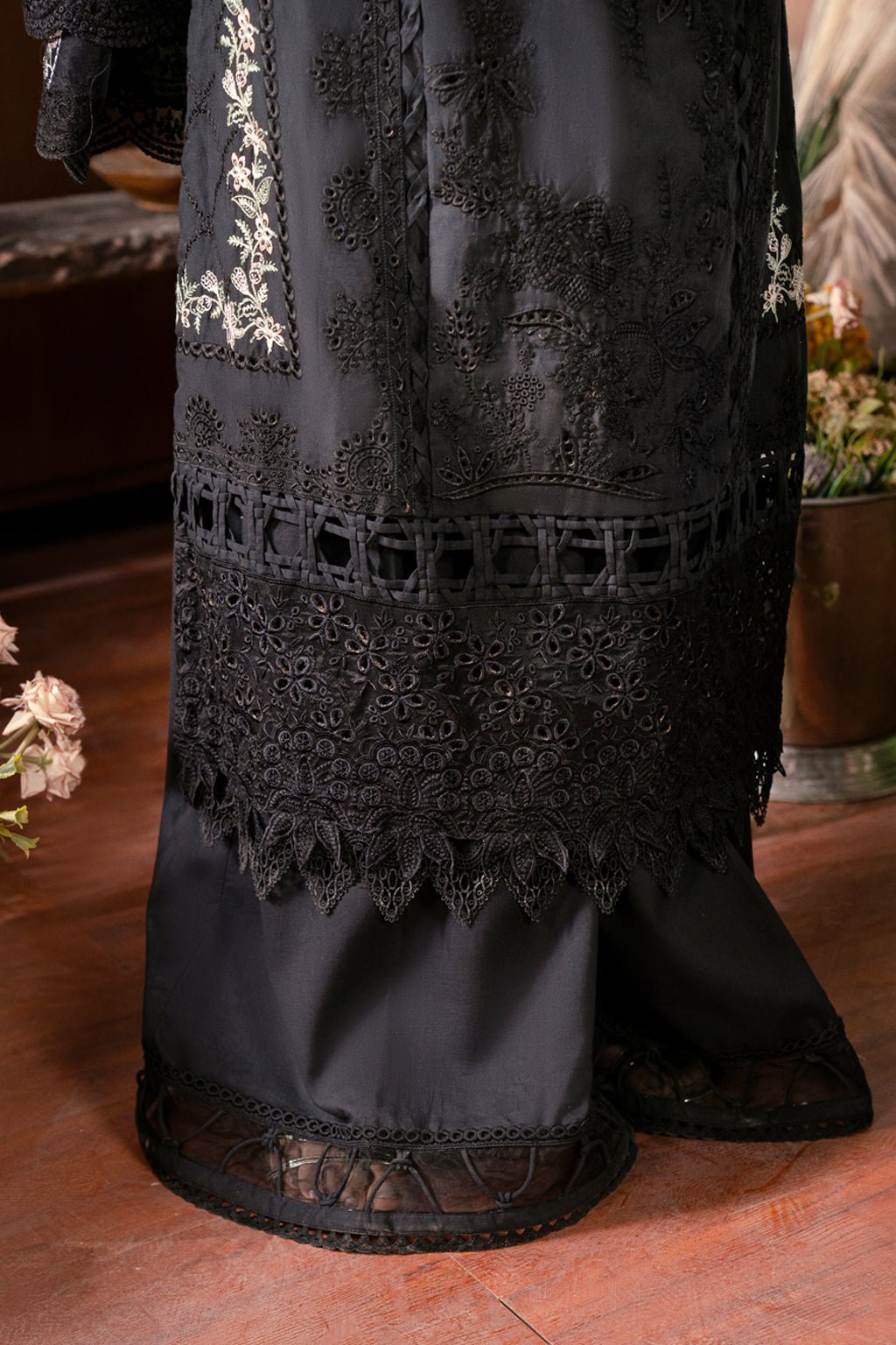 3 PIECE EMBROIDERED LAWN - SAFIA (Luxury Lawn) - NEW NAMAL PRET