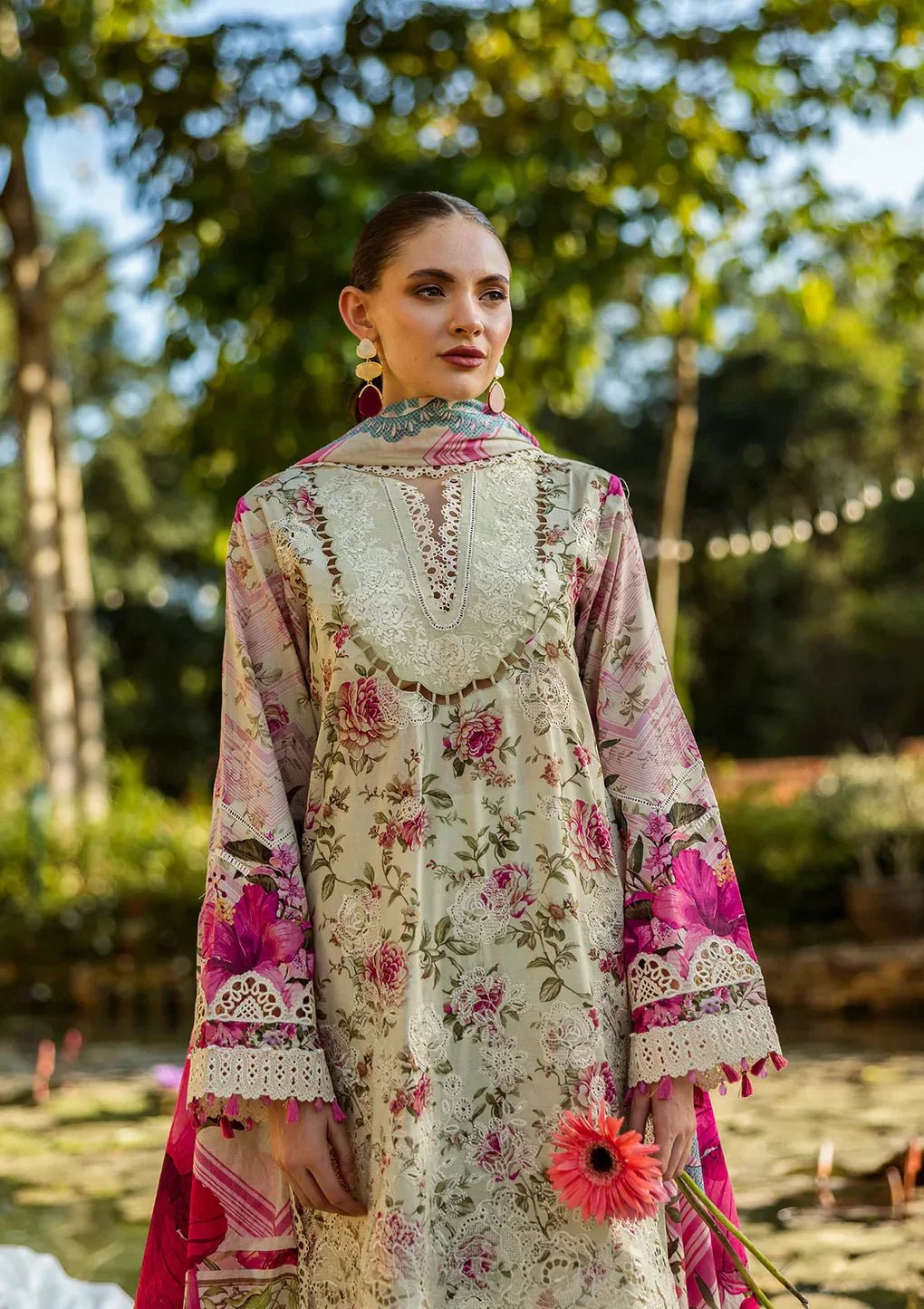 ELK - 06B ROSES & WHITES - NEW NAMAL PRET