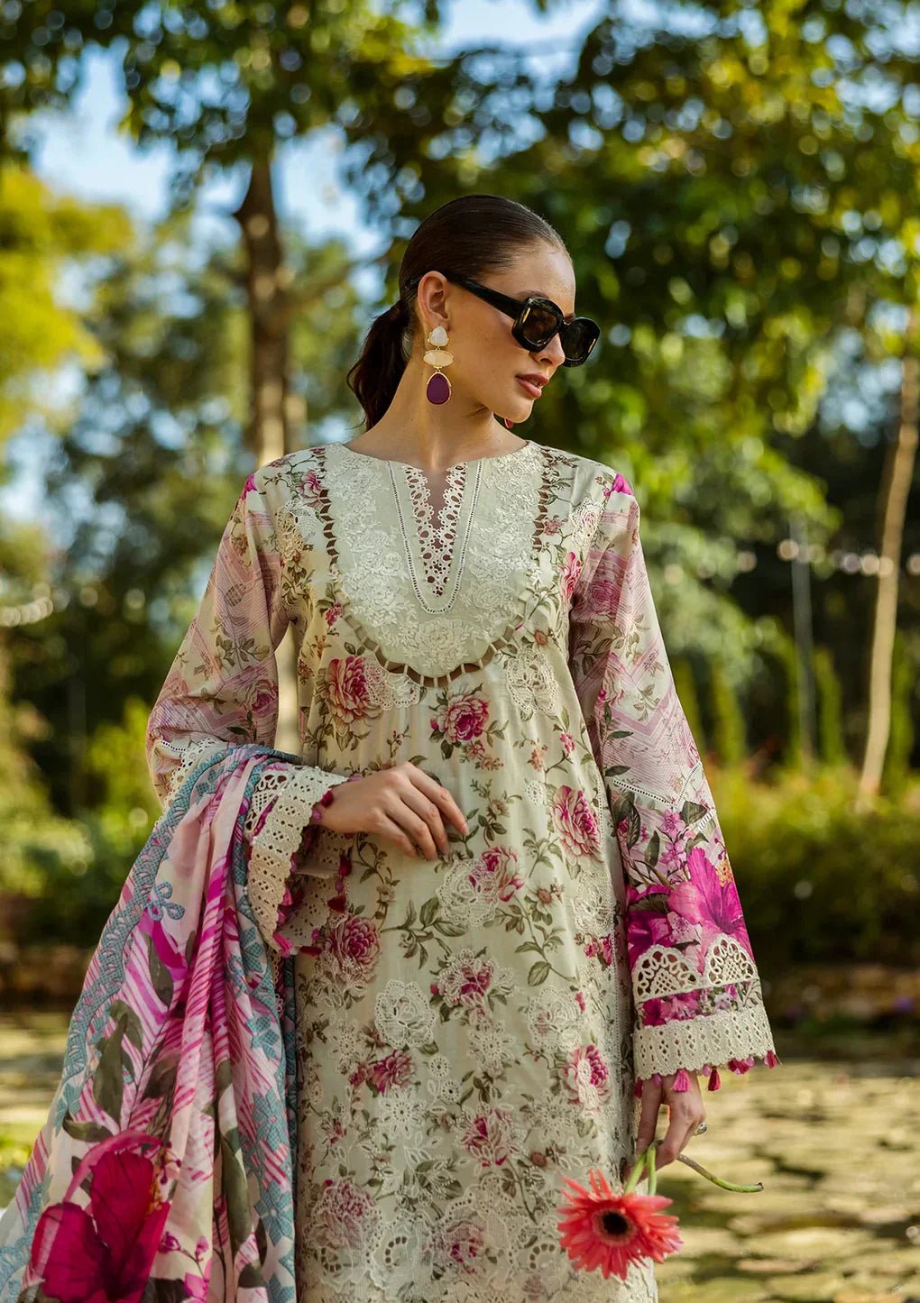 ELK - 06B ROSES & WHITES - NEW NAMAL PRET