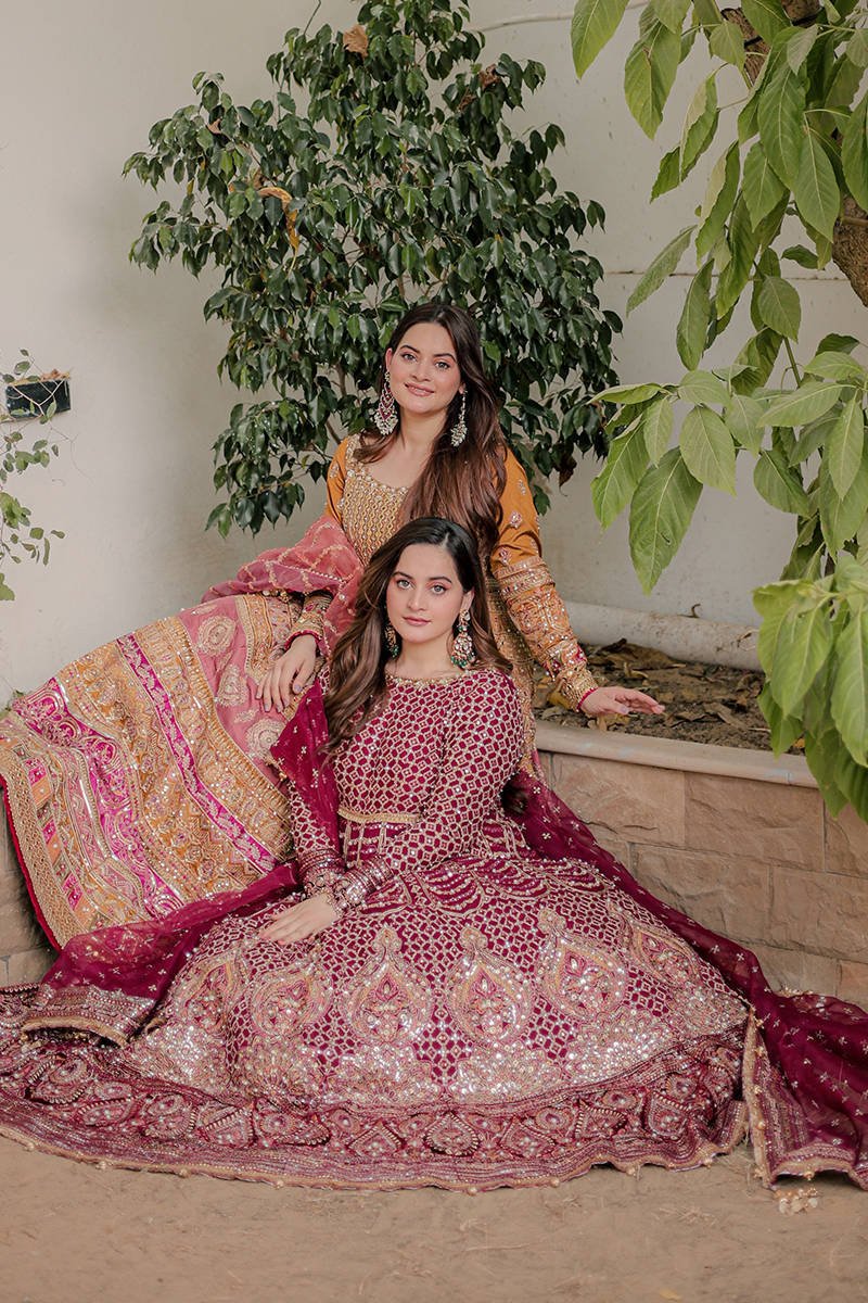 Minal Khan in Meher - NEW NAMAL PRET