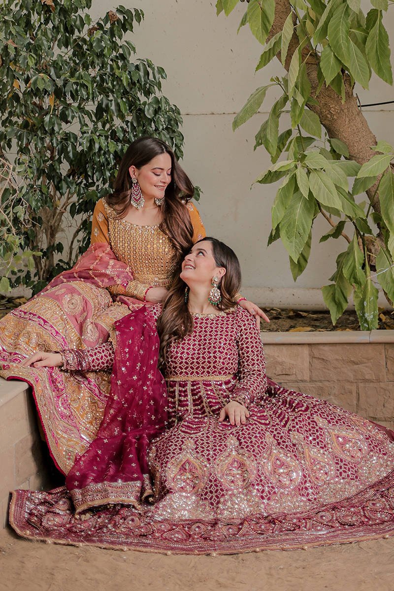 Minal Khan in Meher - NEW NAMAL PRET